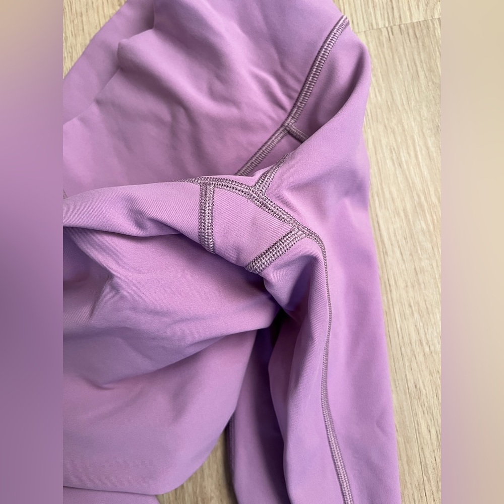 *SOLD* Lululemon Wunder Under High-Rise Tight 28" Luxtreme
Wisteria Purple NWT - Picture 9 of 11